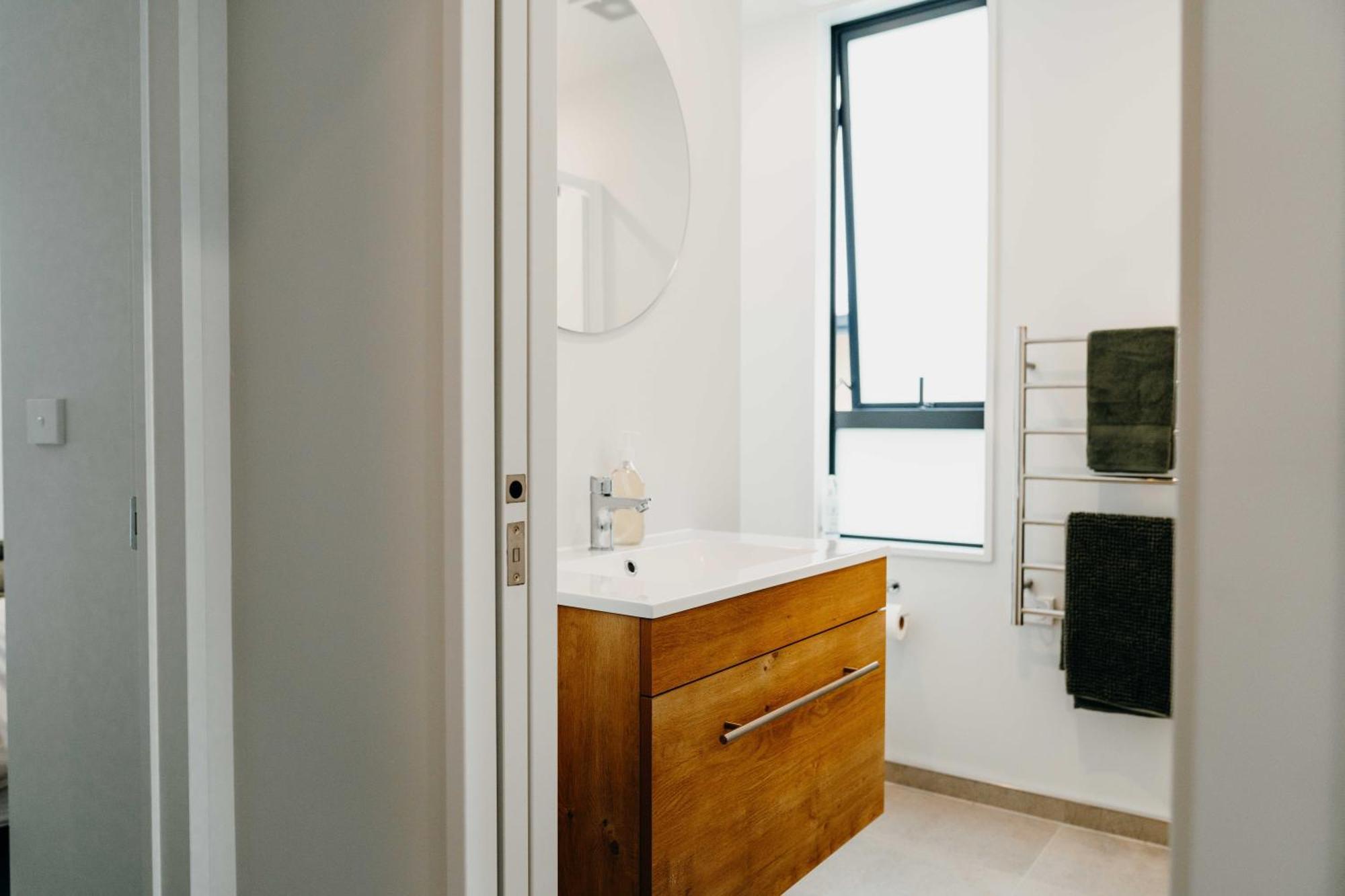 New Townhouse, Heart Of City Centre, 2 Bed 2 Bath, Car Park Крайстчърч Екстериор снимка