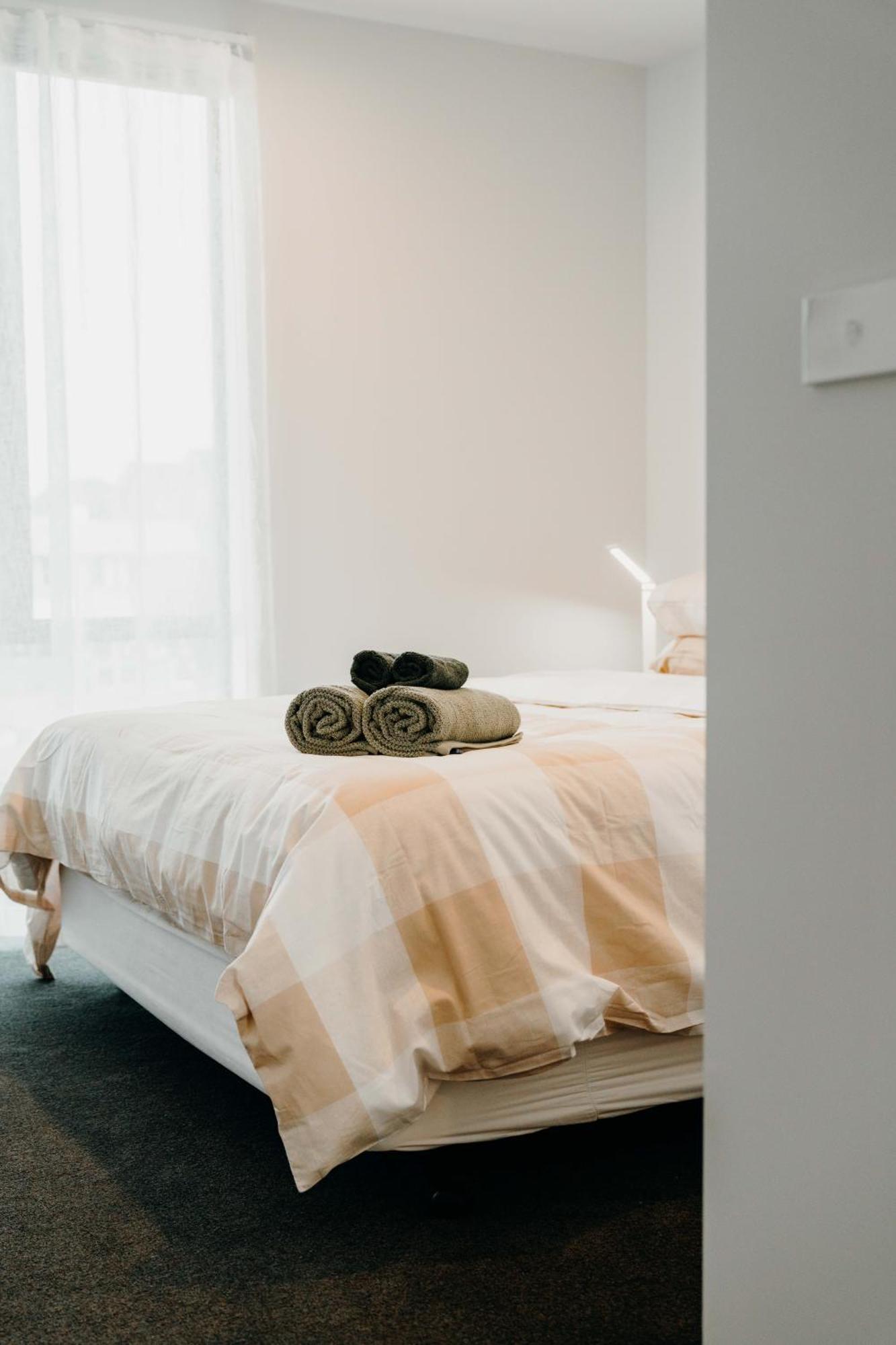 New Townhouse, Heart Of City Centre, 2 Bed 2 Bath, Car Park Крайстчърч Екстериор снимка