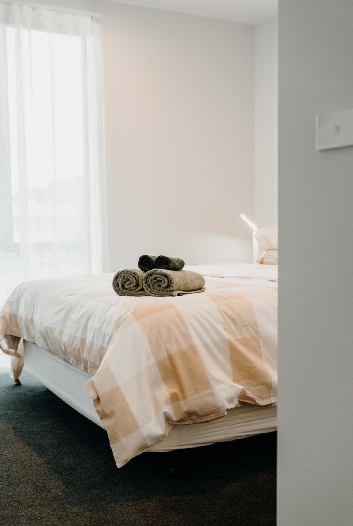 New Townhouse, Heart Of City Centre, 2 Bed 2 Bath, Car Park Крайстчърч Екстериор снимка
